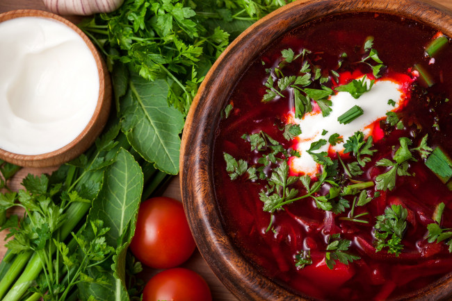 Обои картинки фото еда, первые блюда, сметана, хрен, петрушка, борщ, помидоры
