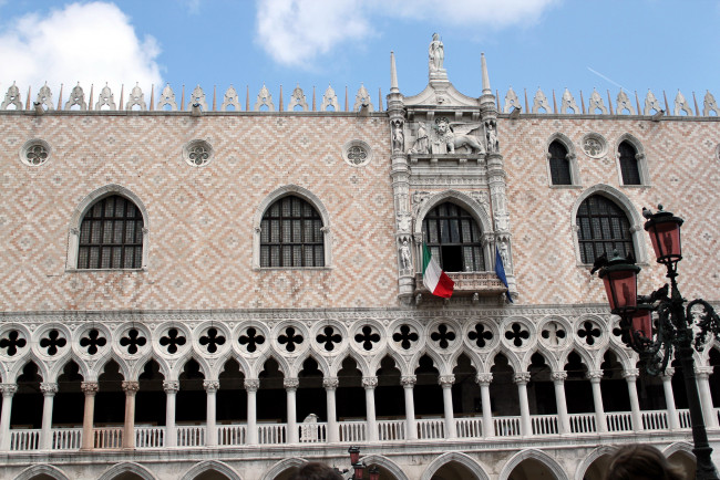 Обои картинки фото города, венеция , италия, здание, фонарь