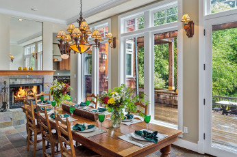 Картинка интерьер столовая букеты камин сервировка люстра