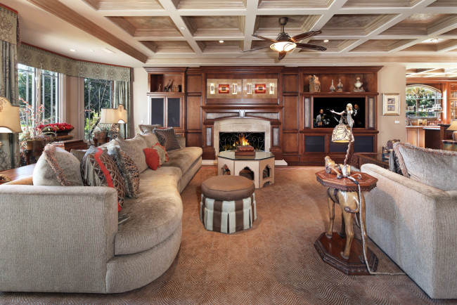 Обои картинки фото интерьер, гостиная, уют, диван, камин