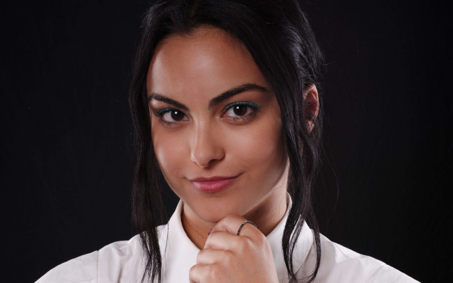 Обои картинки фото девушки, camila mendes, лицо, брюнетка, улыбка