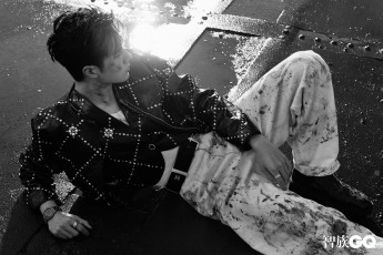 Картинка мужчины wang+yi+bo актер певец грязь лужи