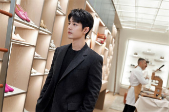 Картинка бестия девушки -+блондинки +светловолосые девушка женщина блондинка светловолосая сексуальная модель звезда позирует разная обувь верхняя стильная одежда нижнее эротическое бельё трусы лифчик колготки чулки аксессуары макияж и множество элементов на фотографии