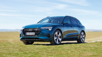 Картинка audi+e-tron+55+quattro автомобили audi черный поле