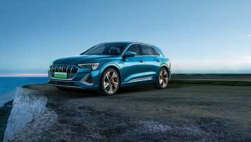 Картинка audi+e-tron+55+quattro+s+line автомобили audi голубой обрыв море