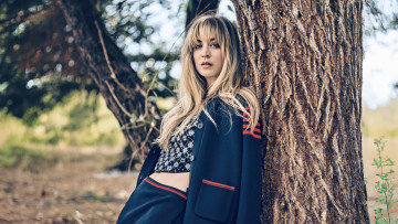 Картинка kaley+cuoco+photoshoot+2024 девушки kaley+cuoco кейли куоко актриса блoндинка дeрeвo прирoда