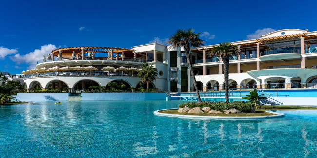 Обои картинки фото интерьер, бассейны,  открытые площадки, отель, бассейн