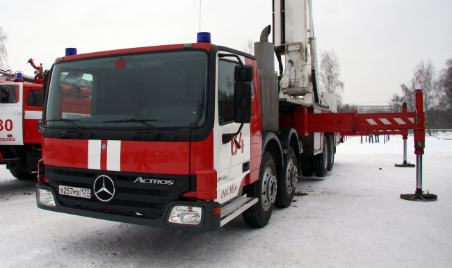 Обои картинки фото пожарный, коленчатый, подъемник, bronto, skylift, f68, hla, автомобили, пожарные, машины, виталий, кузьмин