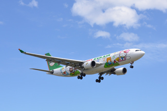 Обои картинки фото авиация, пассажирские, самолёты, облака, полет