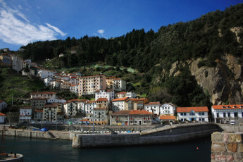 Картинка испания бискайя elantxobe города улицы площади набережные дома река горы