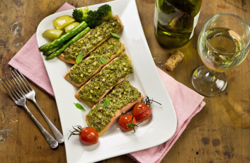 Картинка еда рыбные блюда морепродуктами лосось вино помидоры спаржа брокколи