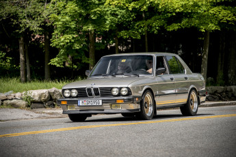 Картинка bmw+m535 автомобили bmw выставка автопробег автошоу