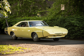 Картинка dodge+charger+daytona автомобили dodge выставка автошоу автопробег