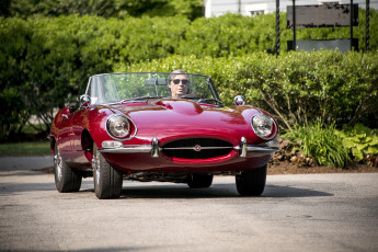 Картинка jaguar+e-type автомобили jaguar автошоу выставка автопробег