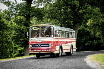 Картинка mercedes-benz+o+321+h автомобили автобусы выставка автошоу автопробег