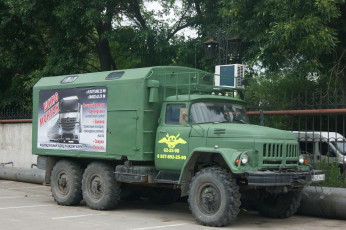 Картинка кроме+кондиционера+там+еще+парктроник +абс+и+подушки+безопасности+ пухоперовые юмор+и+приколы деревья ограда автомобили