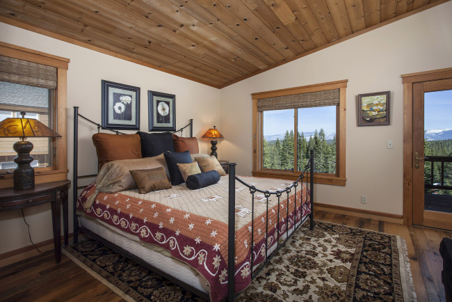 Обои картинки фото интерьер, спальня, кровать, подушки