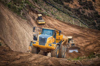 Картинка bell+b40d+articulated+dump+truck техника строительная+техника карьерный самосвал