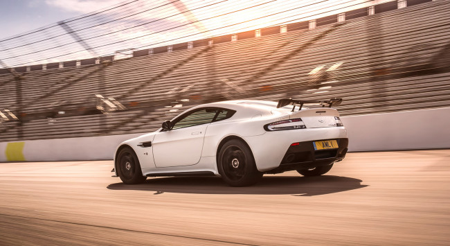 Обои картинки фото aston martin vantage amr v8 2018, автомобили, aston martin, vantage, aston, martin, amr, 2018, v8