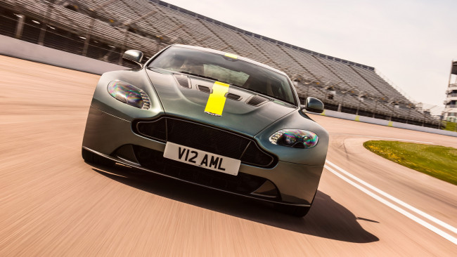 Обои картинки фото aston martin vantage amr v12 2018, автомобили, aston martin, vantage, aston, martin, 2018, v12, amr