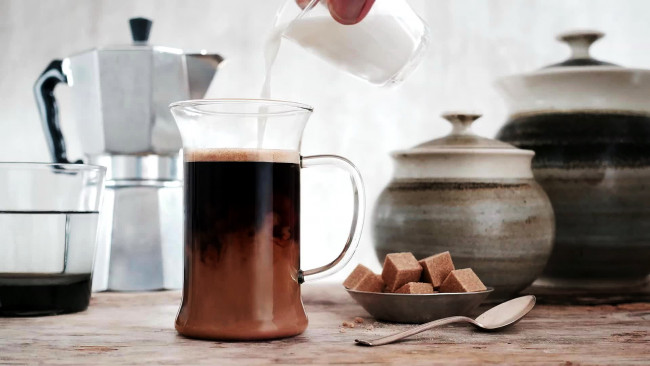 Обои картинки фото еда, кофе,  кофейные зёрна, молоко, сахар