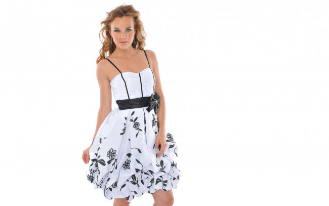 Обои картинки фото девушки, -unsort , блондинки,  светловолосые, улыбка, блондинка, платье