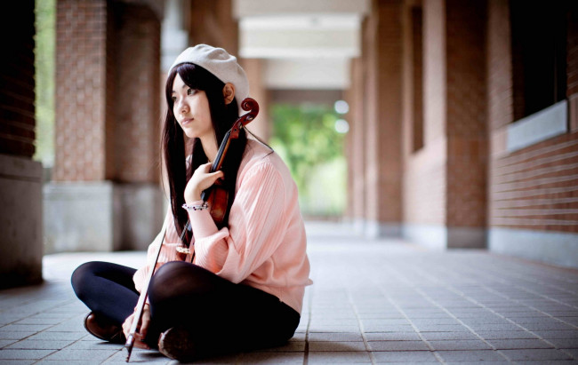 Обои картинки фото музыка, -другое, скрипка, взгляд, девушка, берет