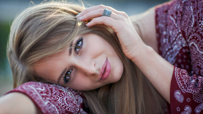 Обои картинки фото девушки, - лица,  портреты, блондинка, макияж, поза, nadine, dannerbrauer