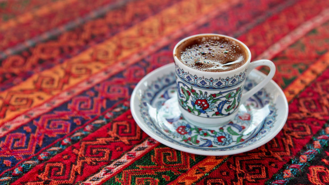 Обои картинки фото еда, кофе,  кофейные зёрна, блюдце, чашка