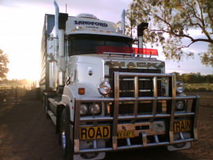 Картинка автомобили mack