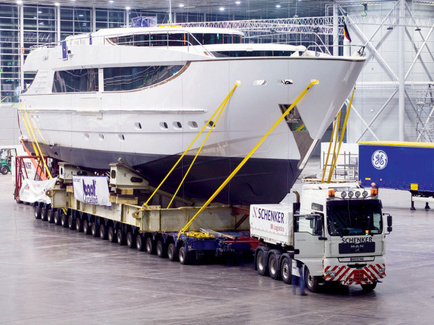 Обои картинки фото автомобили, man