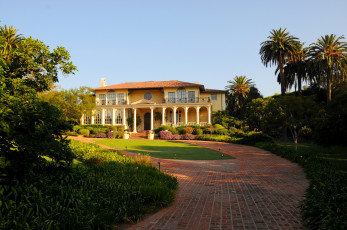 Картинка города здания дома колонны крыльцо