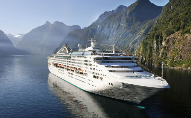 Обои картинки фото корабли, лайнеры, фьорд, горы