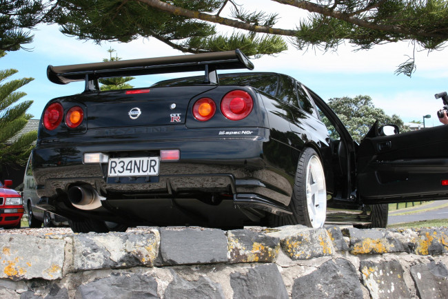 Обои картинки фото автомобили, выставки, уличные, фото, skyline, nissan