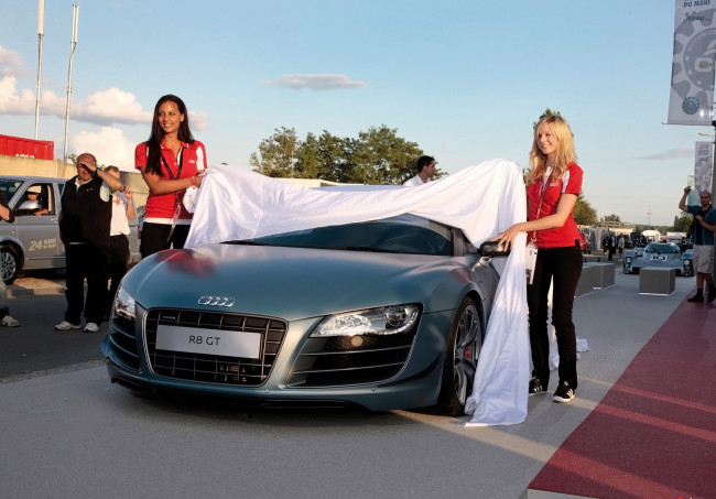 Обои картинки фото автомобили, авто, девушками, audi