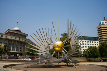 Картинка города памятники скульптуры арт объекты дома