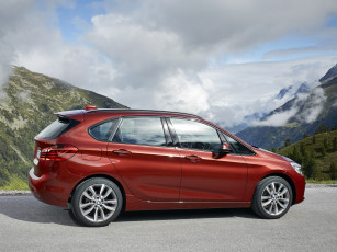 Картинка автомобили bmw tourer active 218d красный