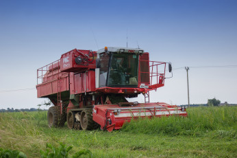 Картинка техника комбайны комбайн поле