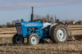 Картинка техника тракторы поле трактор