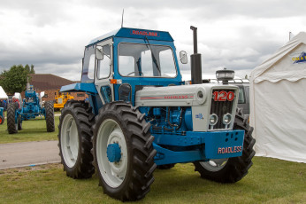 Картинка техника тракторы поле трактор