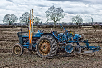 Картинка техника тракторы трактор поле