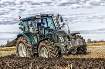 Картинка техника тракторы трактор поле