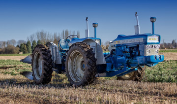 Картинка техника тракторы трактор поле