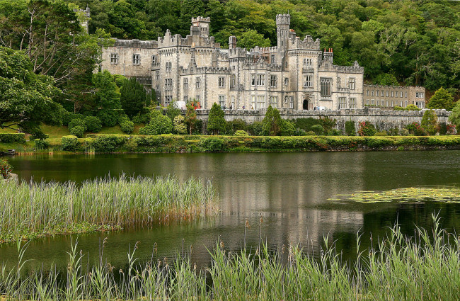 Обои картинки фото kylemore abbey, города, - католические соборы,  костелы,  аббатства, река, лес