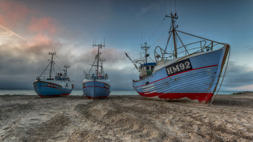 Картинка корабли баркасы+ +буксиры побережье