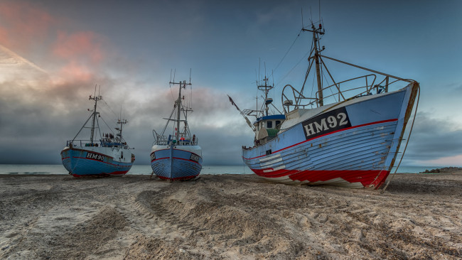 Обои картинки фото корабли, баркасы ,  буксиры, побережье