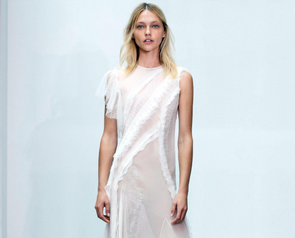 Обои картинки фото девушки, саша пивоварова, модель, блондинка, платье