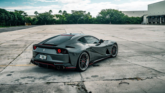 Обои картинки фото автомобили, ferrari, 812, superfast