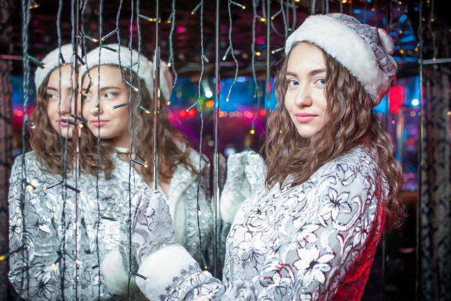 Обои картинки фото девушки, - брюнетки,  шатенки, golden, girls, ночной, клуб, модель