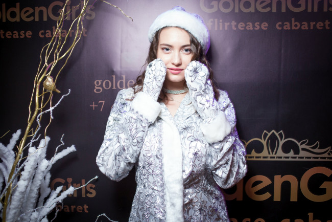 Обои картинки фото девушки, - брюнетки,  шатенки, golden, girls, ночной, клуб, модель